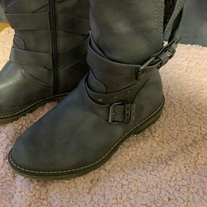 cute boots, mid calf,